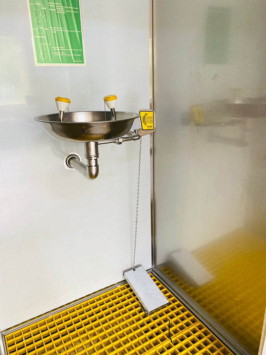 Spilldoc Enclosed Booth Safety Shower & Eyewash Station SDEBR1SE304